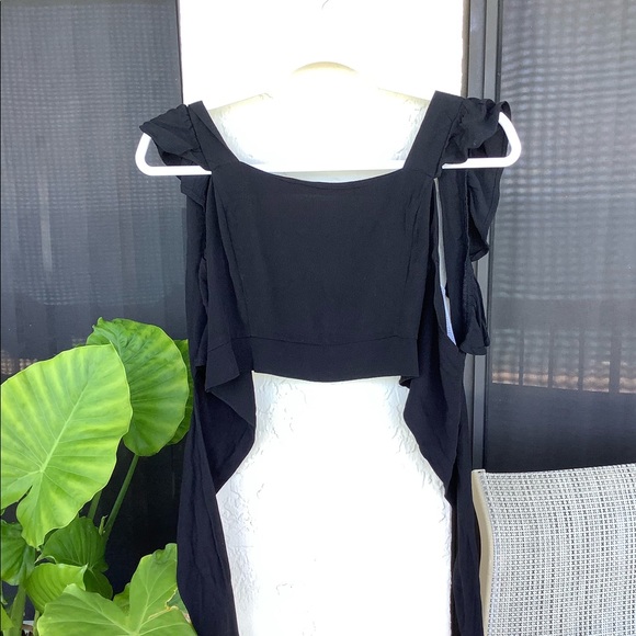 *Flutter Sleeve crop top *2 - Picture 5 of 5